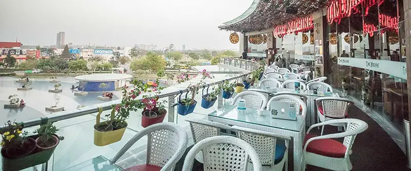 The Time Traveller's Pub | Top 5 rooftop Cafe in Noida